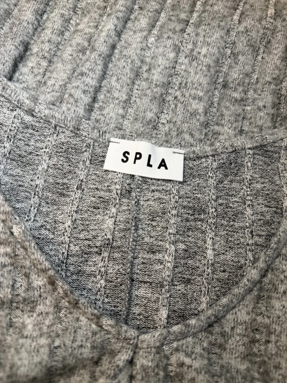 NWOT Grey Ribbed Top - Picture 12 of 14